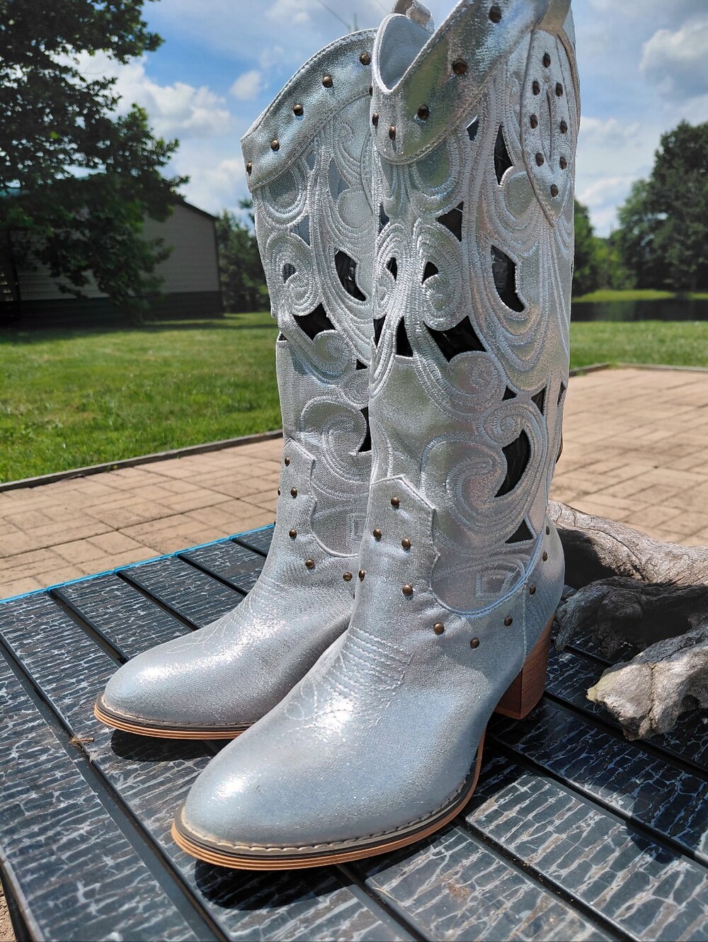Metallic Silver Cutout Western Boots Super Pretty!! - Picture 6 of 8